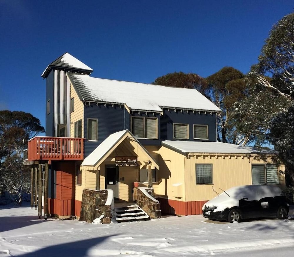 Cloud 9 Alpine Lodge