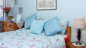 Free WiFi, linens