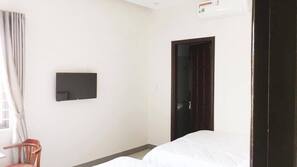 Iron/ironing board, free WiFi, linens