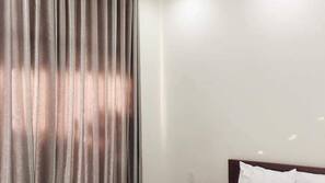 Iron/ironing board, free WiFi, linens