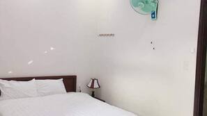 Iron/ironing board, free WiFi, linens