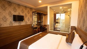 Minibar, in-room safe, desk, free WiFi