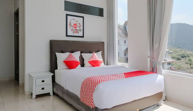 Oyo 1194 Villa Bukit Panderman Residende In Batu Expedia