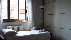 Verduisterende gordijnen, gratis babybedden, gratis wifi, beddengoed