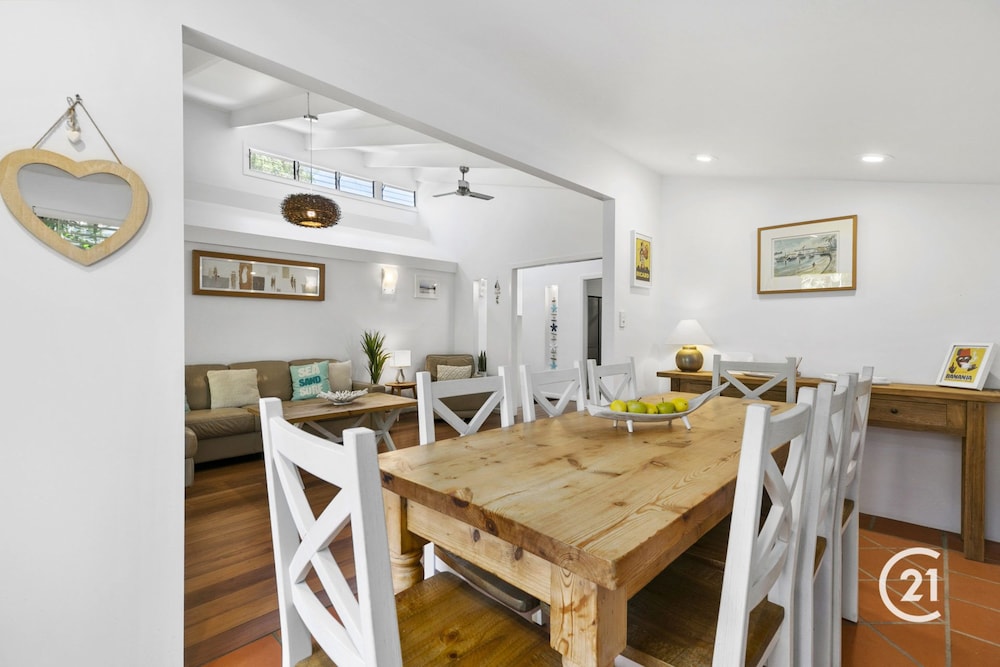 10 Depper - Ultra Cool Beach House - Pet Friendly, Pool, Spa, Minutes to the Beach and Village