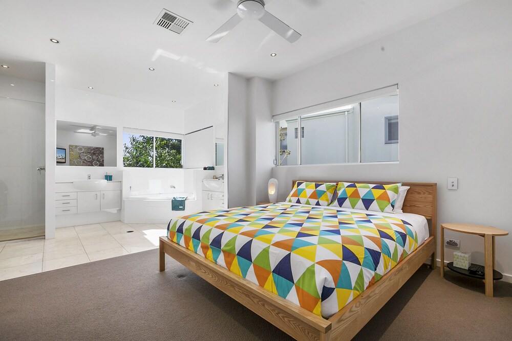 10 Park - Blue Ocean Views - the Beautiful Beaches and Surfing at Your Fingertips