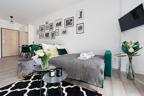 聖バーソロミュー教会 ノバ フタ旅行 エクスペディア