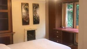 4 bedrooms, iron/ironing board, free WiFi, linens