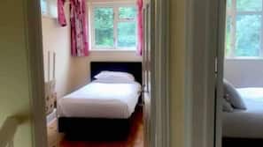 4 bedrooms, iron/ironing board, free WiFi, linens
