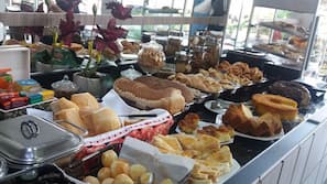 Free daily buffet breakfast