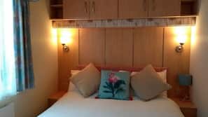2 bedrooms, iron/ironing board, free WiFi, linens