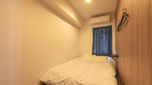 Free WiFi, linens
