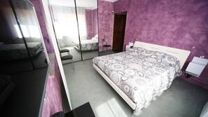 Copriletto in piuma, materassi in memory foam, tende oscuranti