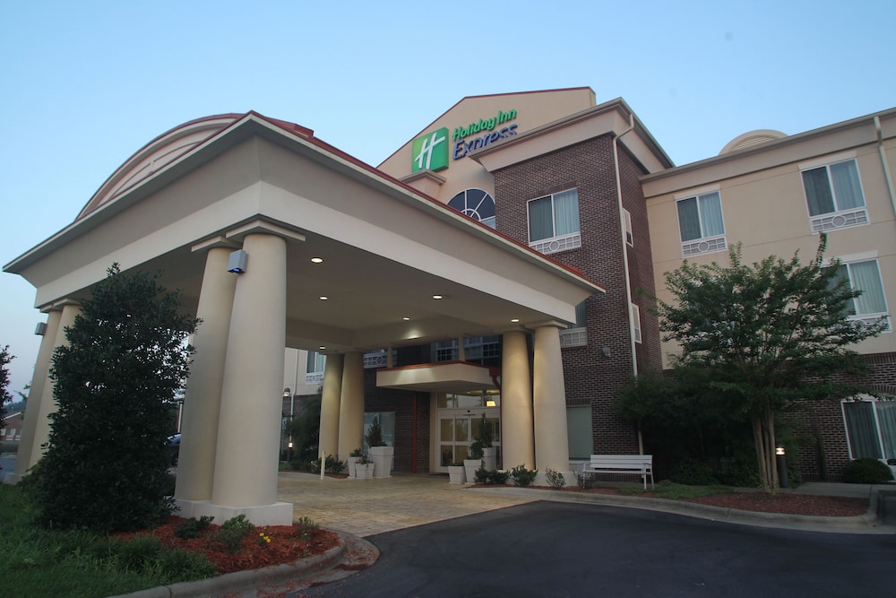 Holiday Inn Express Pembroke 2018 Room Prices From 93 Deals Exterior