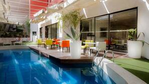 Piscine couverte, piscine extérieure (ouverte en saison)