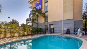 10 outdoor pools