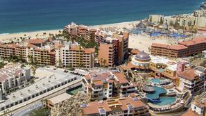 Praia particular, barracas de praia de cortesia, espreguiçadeiras