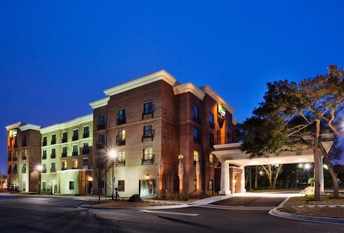 Great Place to stay Holiday Inn Express & Suites Mt. Pleasant near Mount Pleasant 