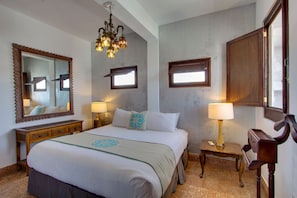 Suite, 2 Bedrooms | Hypo-allergenic bedding, pillowtop beds, in-room safe
