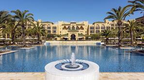 2 piscinas al aire libre, sombrillas, tumbonas