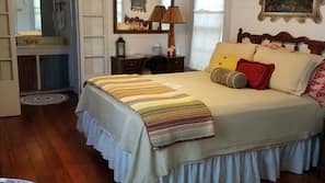 Individually decorated, iron/ironing board, free WiFi, bed sheets