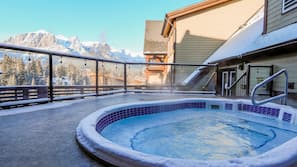 Outdoor spa bath