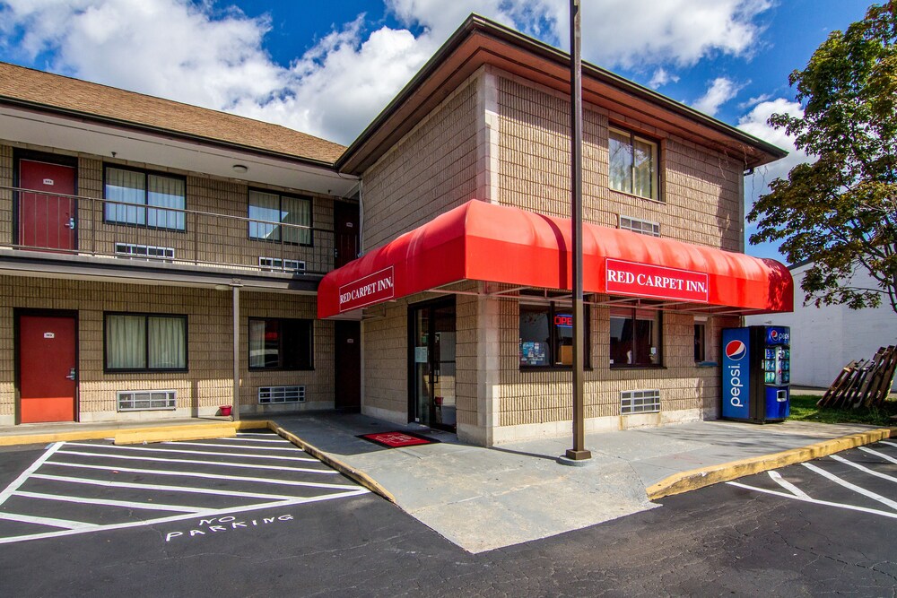 Front of property, Red Carpet Inn Norwalk