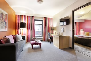 Standard Room, 1 King Bed, Non Smoking | Room amenity