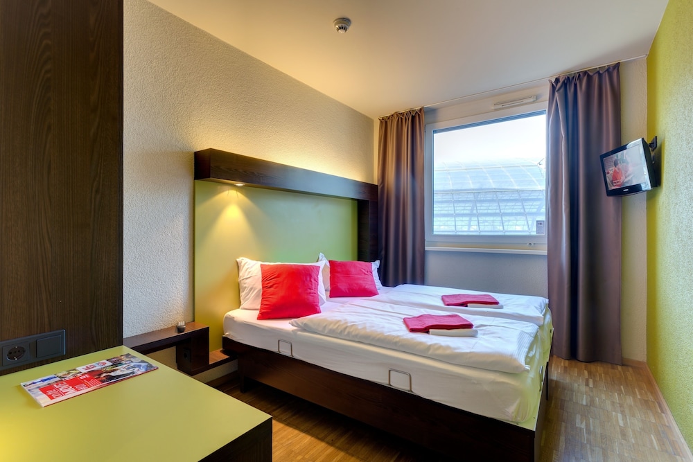 Foto - MEININGER Hotel Berlin Hauptbahnhof