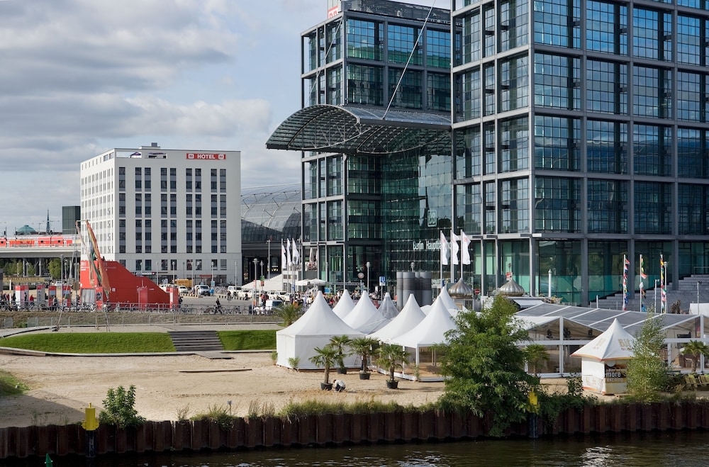 Foto - MEININGER Hotel Berlin Hauptbahnhof