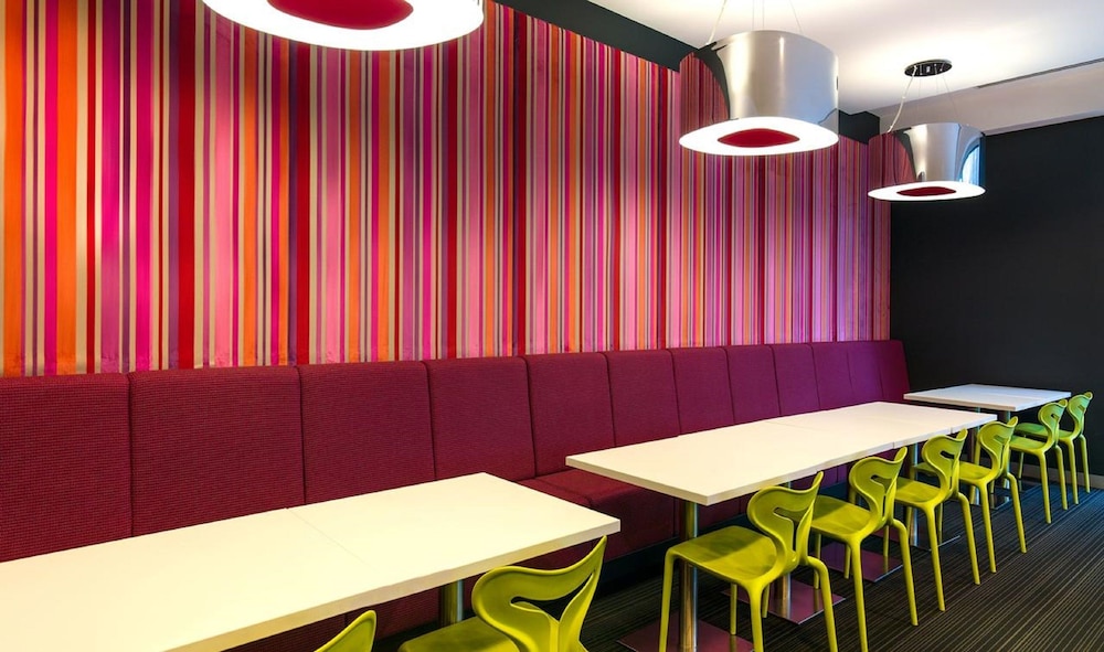 Breakfast area, Travelodge Hotel Melbourne Docklands