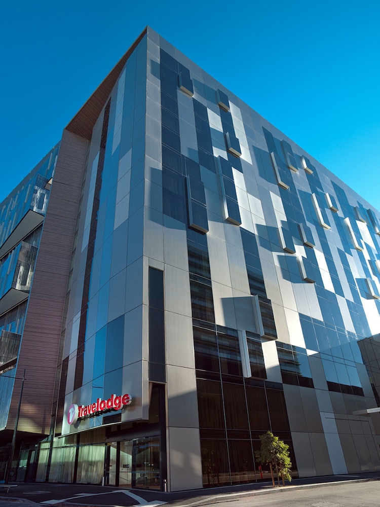 Front of property, Travelodge Hotel Melbourne Docklands