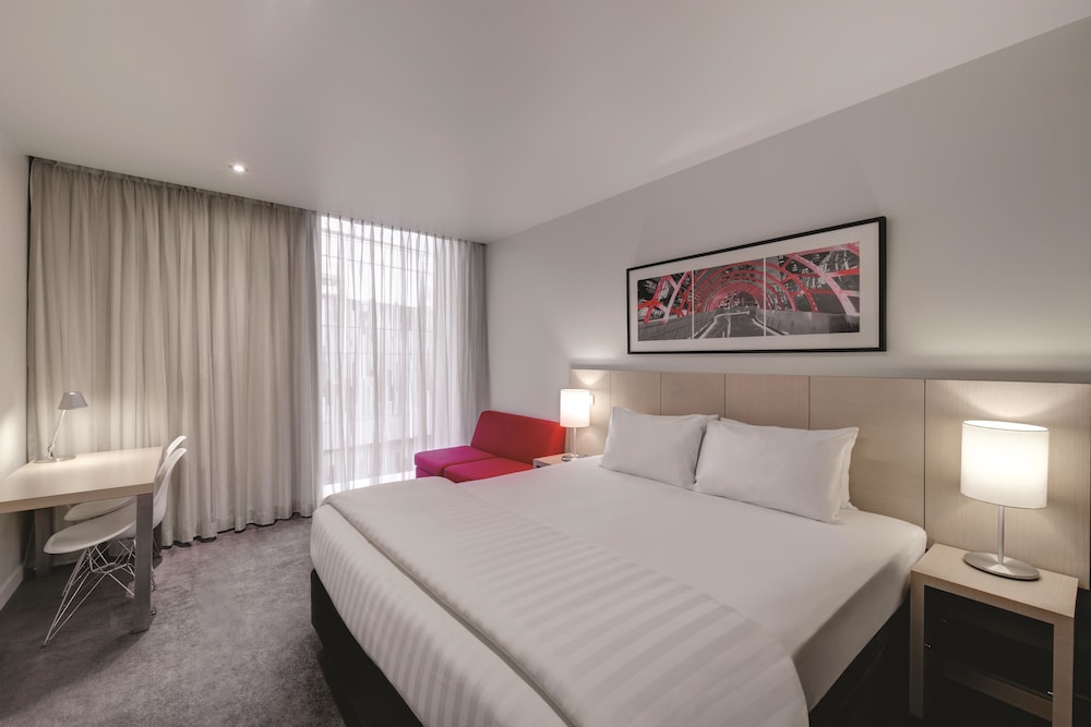 Room, Travelodge Hotel Melbourne Docklands