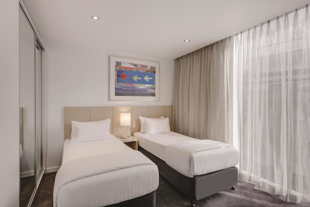 Room, Travelodge Hotel Melbourne Docklands