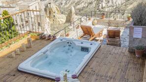 Outdoor spa bath