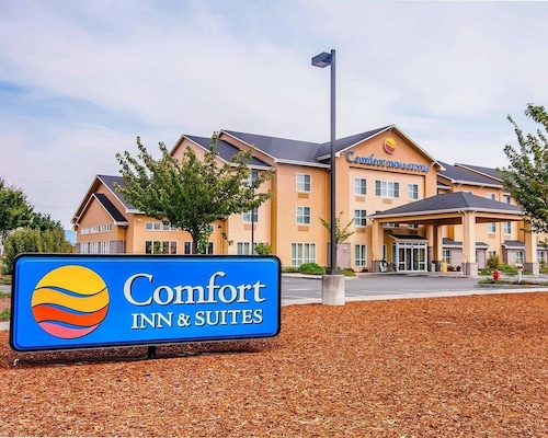 Great Place to stay Comfort Inn & Suites Creswell near Creswell 