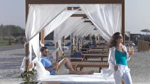 Private beach nearby, white sand, free beach shuttle, sun-loungers