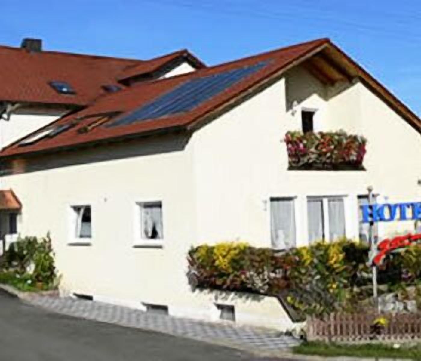 Kleindienst in Ursensollen, Germany