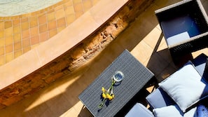 Piscine extérieure (ouverte en saison), parasols de plage