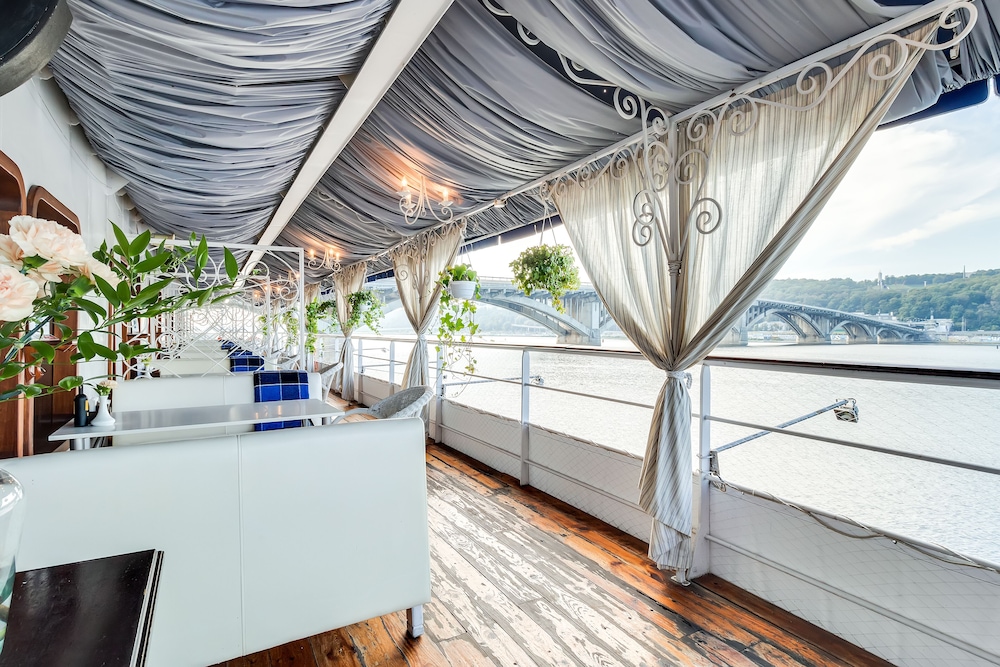 Photo - Bakkara Hotel