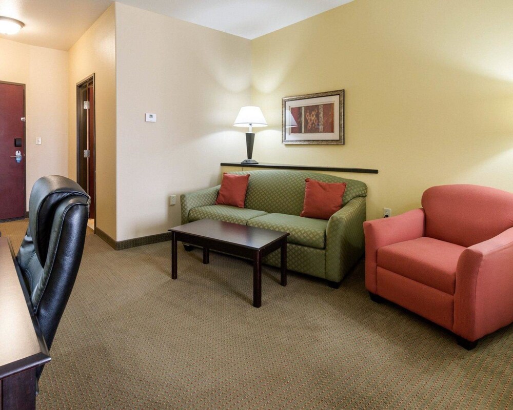 Comfort Suites