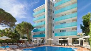 2 piscinas al aire libre, tumbonas