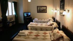 Premium bedding, in-room safe, free WiFi, bed sheets