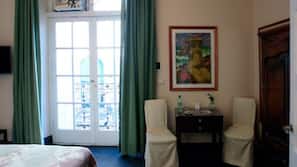 Premium bedding, in-room safe, free WiFi, bed sheets