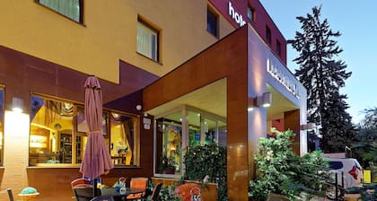 Max Inn Hotel