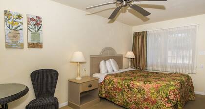 Madison Avenue Beach Club Motel