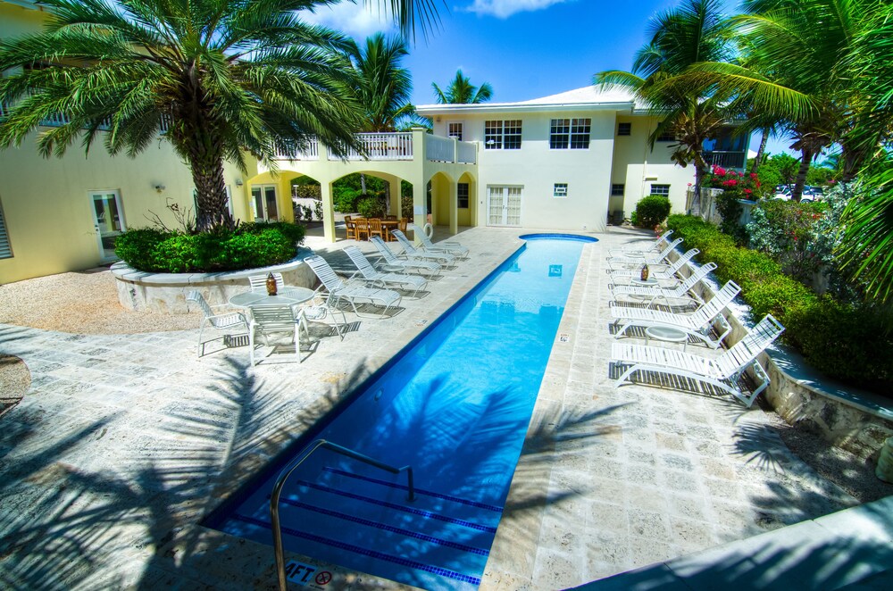 Outdoor pool, Grace Bay Beach Ocean Villas