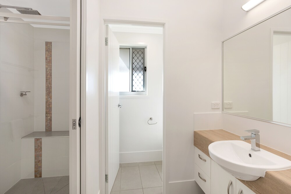 Bathroom, NRMA Merimbula Beach Holiday Resort