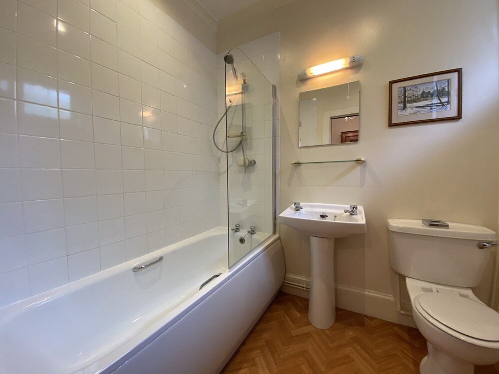 Bathroom, Columba House Hotel & Garden Restaurant