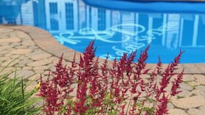 Outdoor pool, pool loungers
